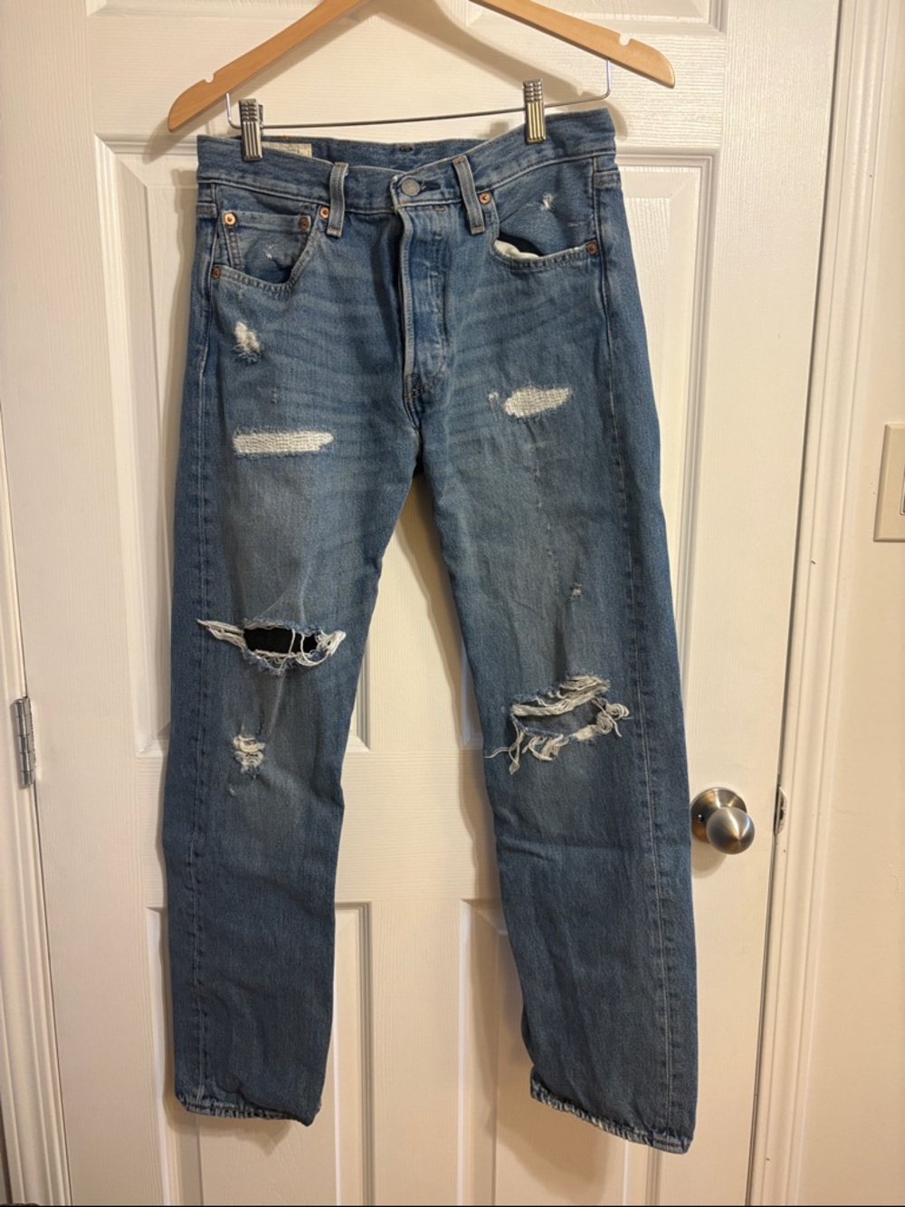 Levi's Men's Blue Distressed Straight Jeans